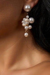 Cercei Kyra cu Perle Albe Sia House pentru femei elegante